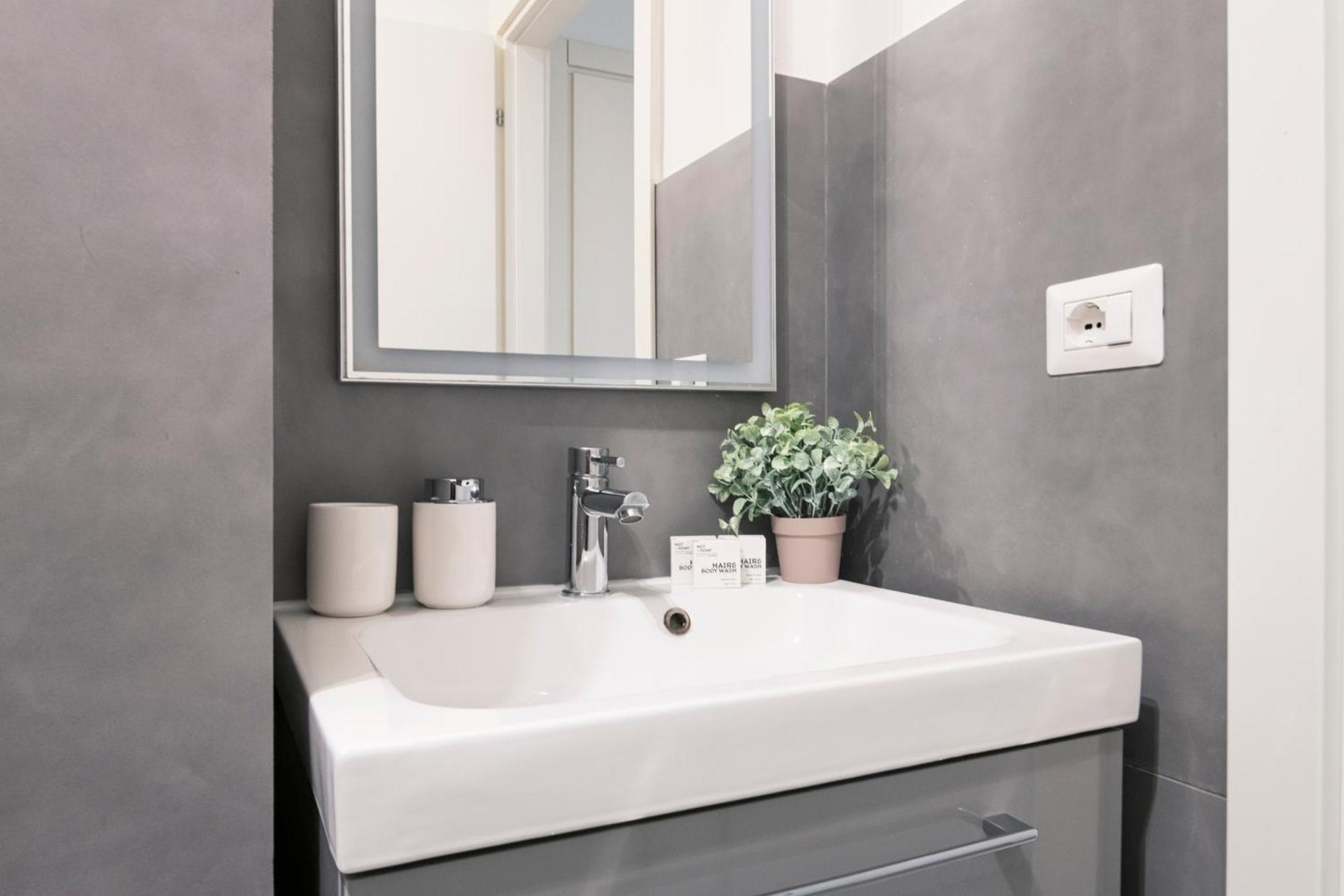 Beautiful Flat Fully Furnished In P.Ta Romana มิลาน ภายนอก รูปภาพ